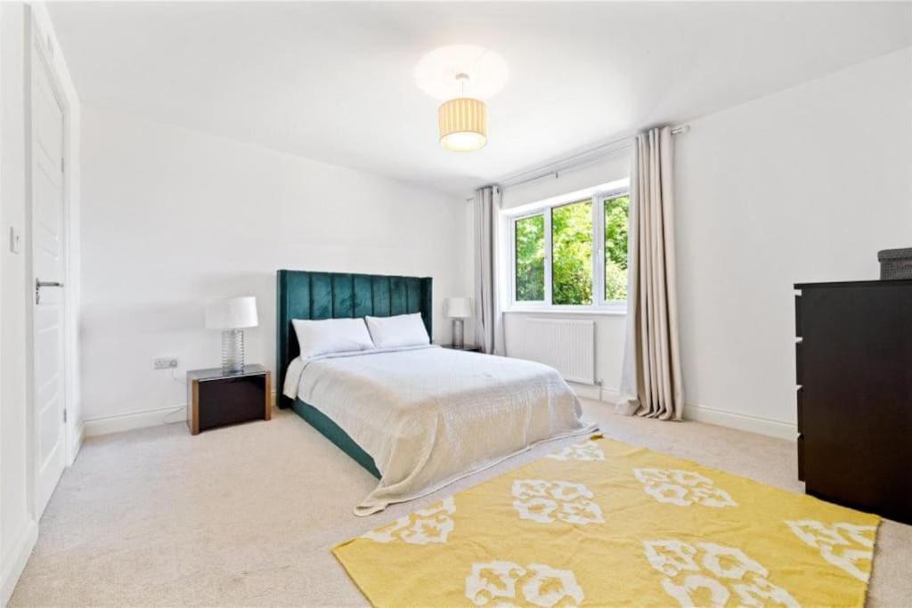 Hampshire Gated In Exclusive Location Holiday home