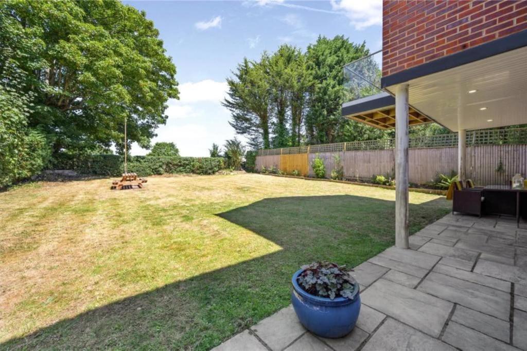 Hampshire Gated In Exclusive Location Holiday home *