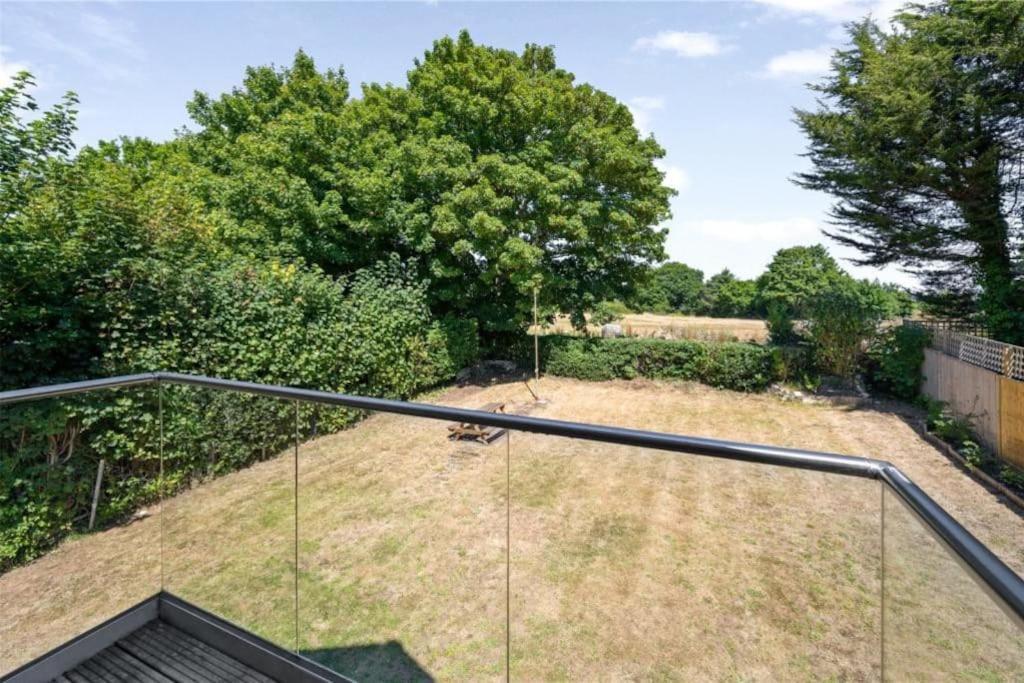 Hampshire Gated In Exclusive Location * Southampton
