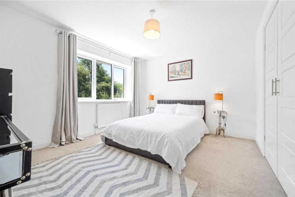 Hampshire Gated In Exclusive Location * Southampton