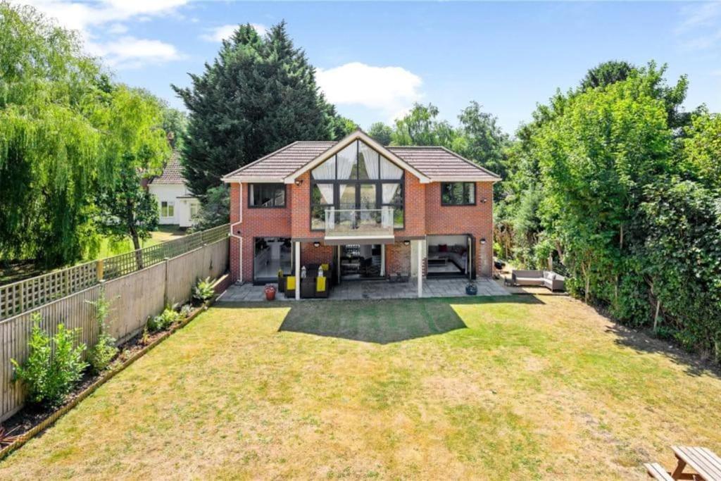 Hampshire Gated In Exclusive Location Holiday home Southampton