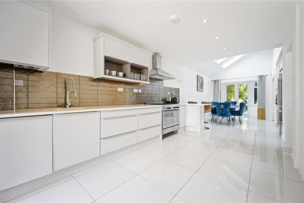 Hampshire Gated In Exclusive Location Holiday home