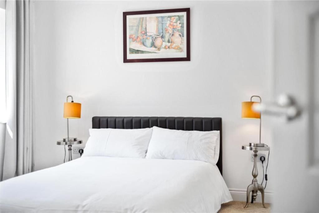 Hampshire Gated In Exclusive Location Holiday home *