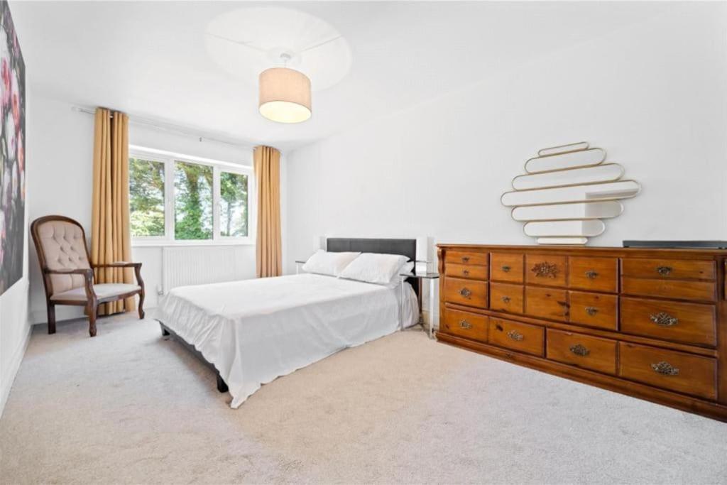 Hampshire Gated In Exclusive Location Holiday home *