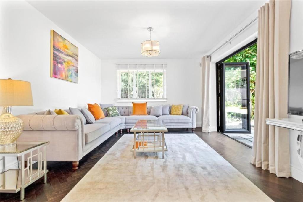 Hampshire Gated In Exclusive Location Southampton