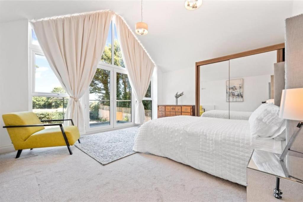 Hampshire Gated In Exclusive Location