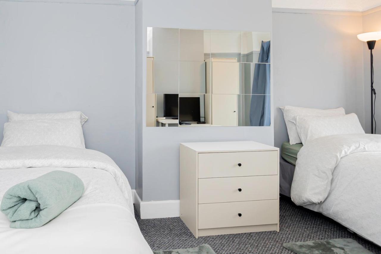 Shirley House: Centre Self-catering With Smart Access Guest house *