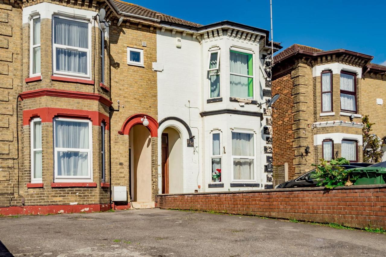 Shirley House: Self-catering Haven Near Southampton