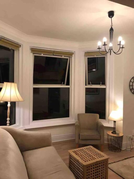 Double Bedroom Close To Common Park & Centre Apartment