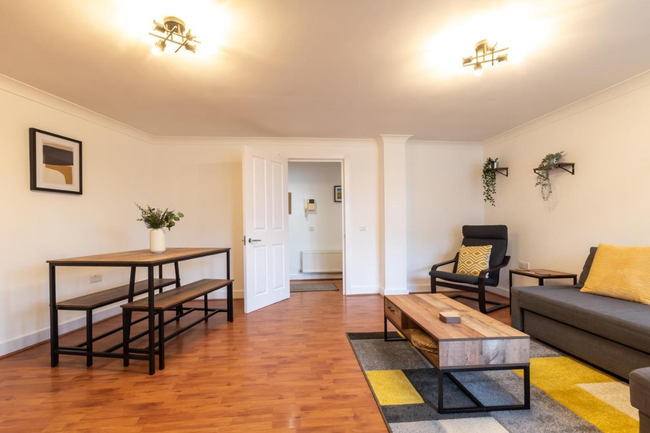 Beryl - 2 Bedroom Flat With Parking Apartment *