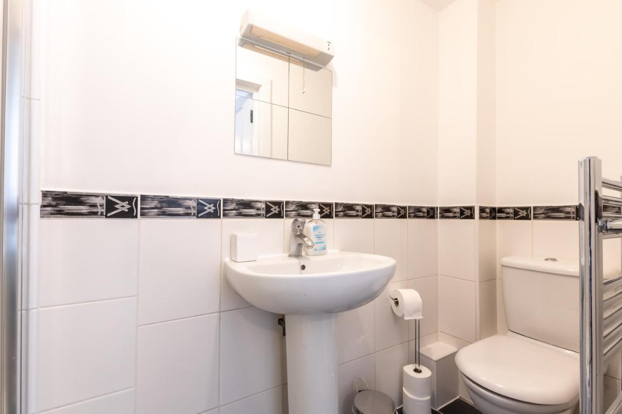 Beryl - 2 Bedroom Flat With Parking Apartment *