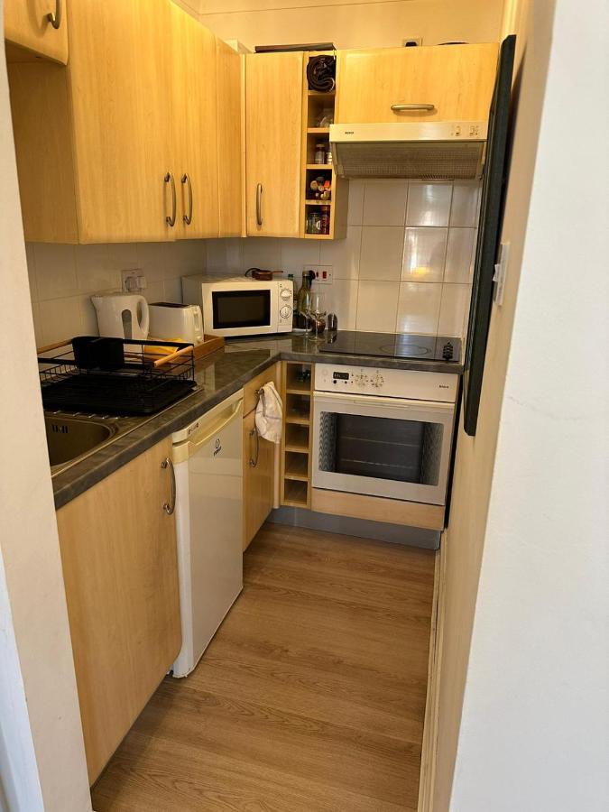Apartment Double Bedroom Close To Common Park & Centre