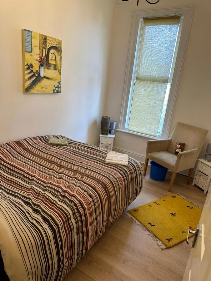 Double Bedroom Close To Common Park & Centre *