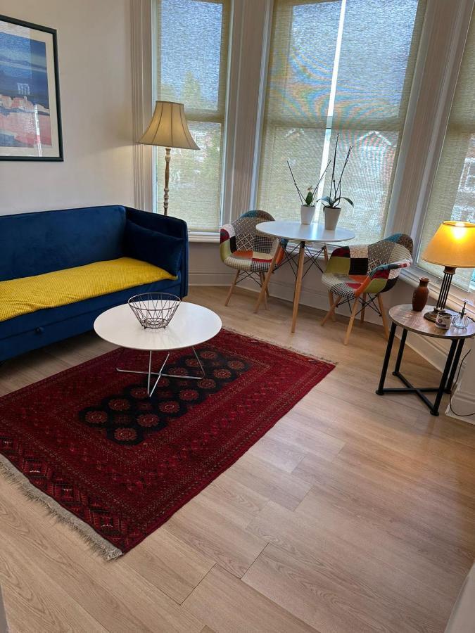Double Bedroom Close To Common Park & Centre Apartment *