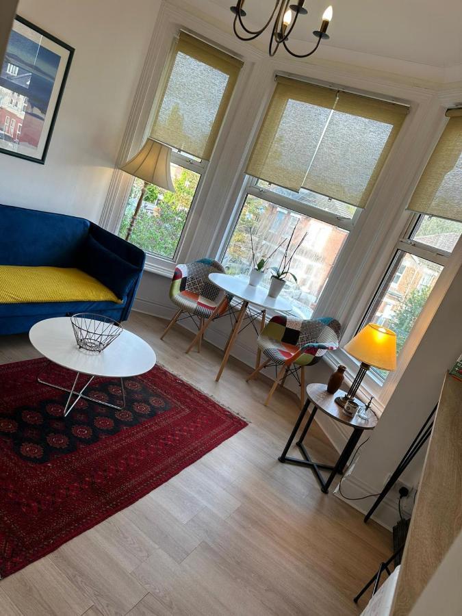 Apartment Double Bedroom Close To Common Park & Centre