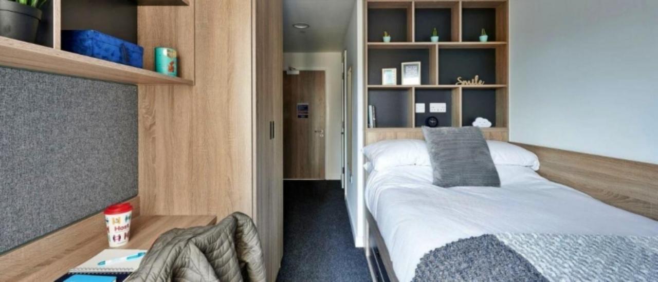 Modern Ensuite And In - Sk