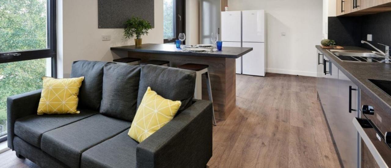 Modern Ensuite And In - Sk Southampton