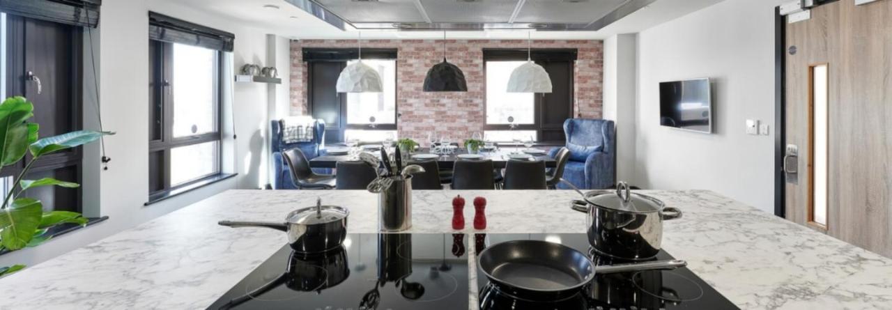Modern Ensuite And In - Sk Apartment