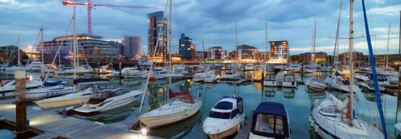 Modern Ensuite And In - Sk * Southampton