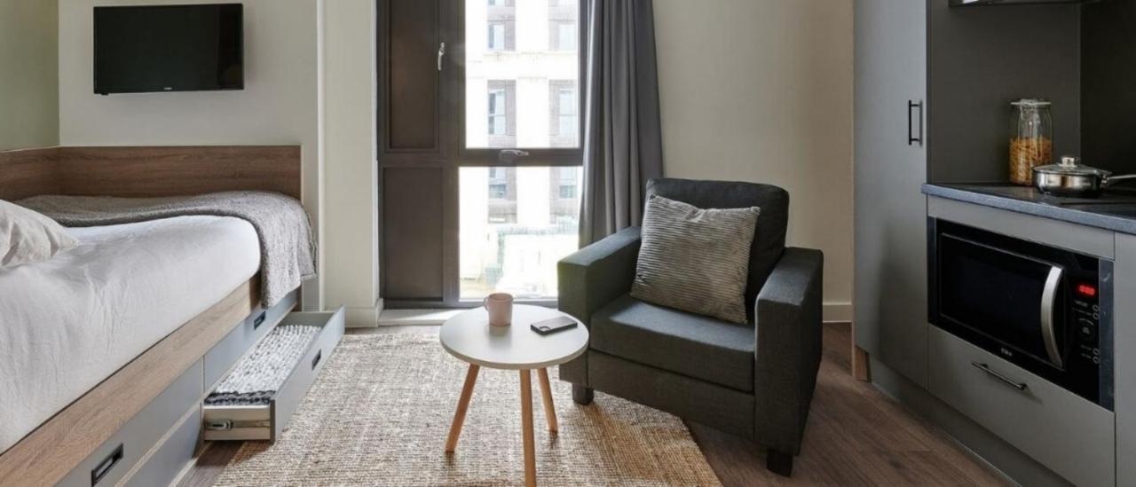 Modern Ensuite And In - Sk Southampton
