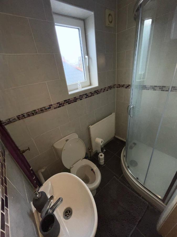 Comfy Affordable 2 Bedroom Flat Free Parking *