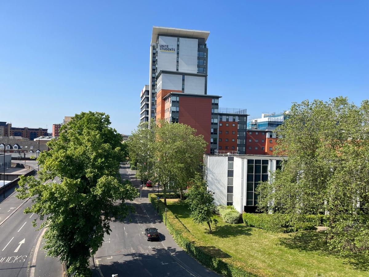 Two Bed Flat White Star Place Apartment