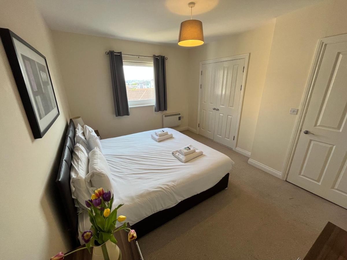 Apartment Two Bed Flat White Star Place *