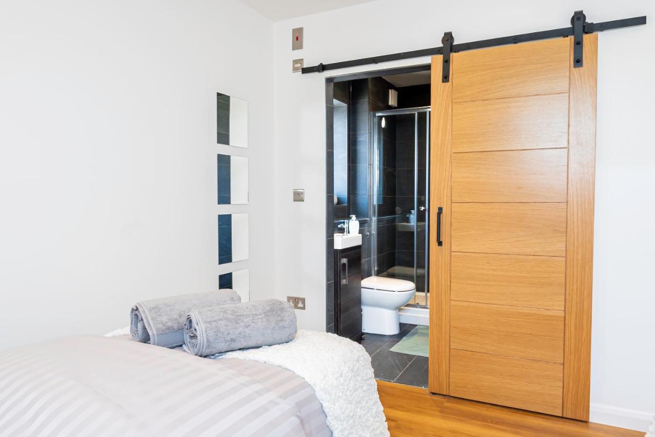 Shirley Apartments, 2 Bedroom, Sleeps Up To 6, New Build, 6 Min Drive To Cruise Ship Terminals And Centre Southampton