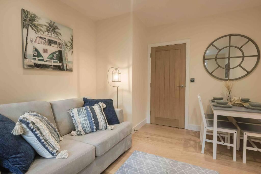 Ocean - 2 Bed Flat Sleeps 6 With Gym Access Apartment *