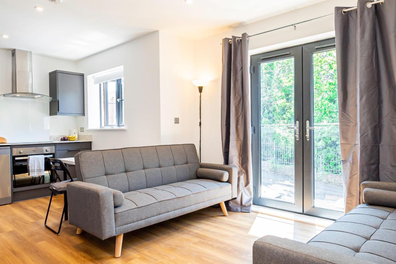 Apartment Shirley Apartments, 2 Bedroom, Sleeps Up To 6, New Build, 6 Min Drive To Cruise Ship Terminals And Centre