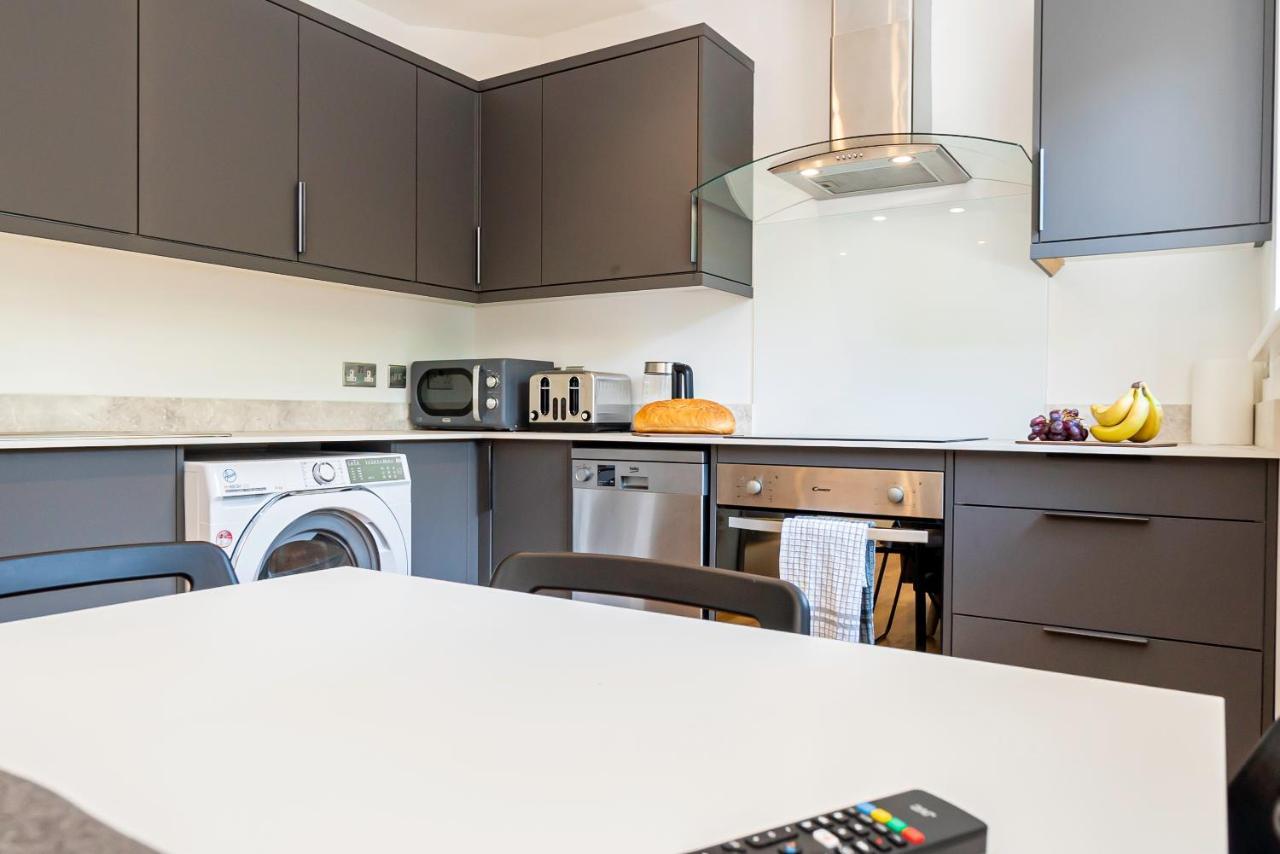 Shirley Apartments, 2 Bedroom, Sleeps Up To 6, New Build, 6 Min Drive To Cruise Ship Terminals And Centre