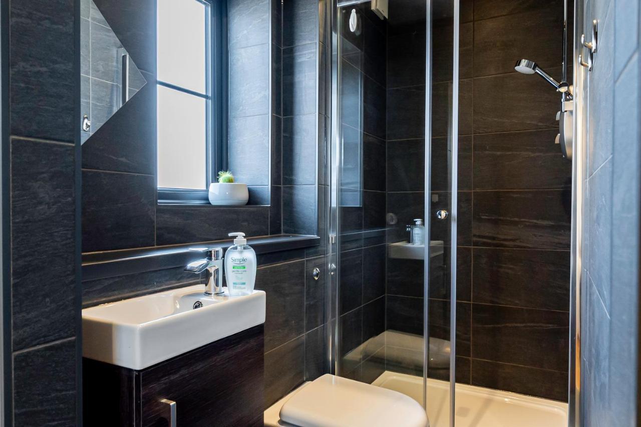 Apartment Shirley Apartments, 2 Bedroom, Sleeps Up To 6, New Build, 6 Min Drive To Cruise Ship Terminals And Centre