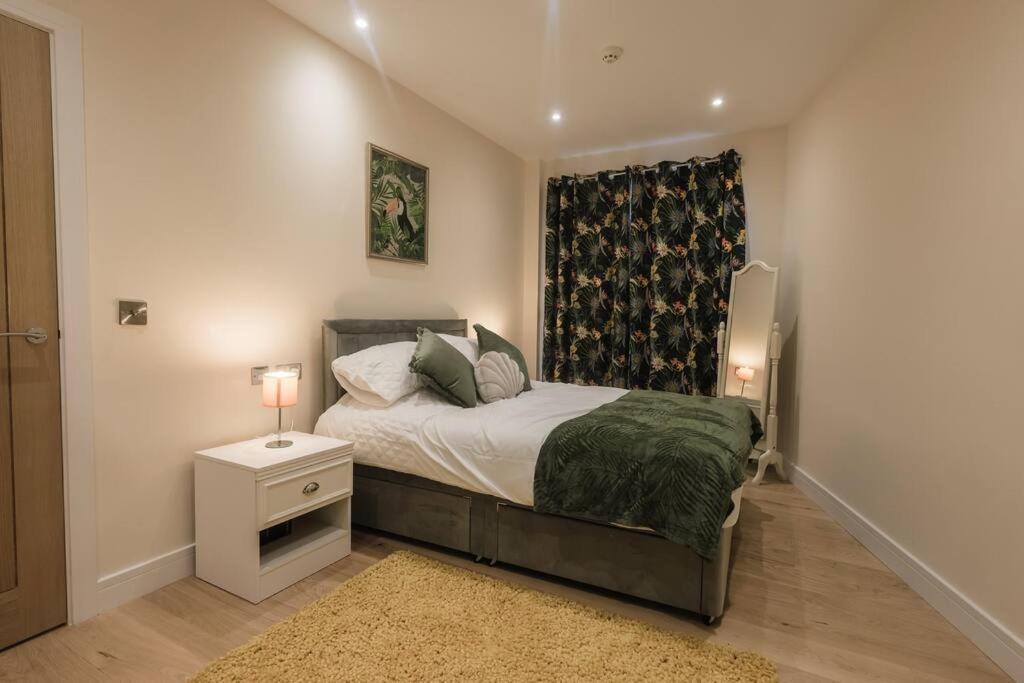 Ocean - 2 Bed Flat Sleeps 6 With Gym Access *