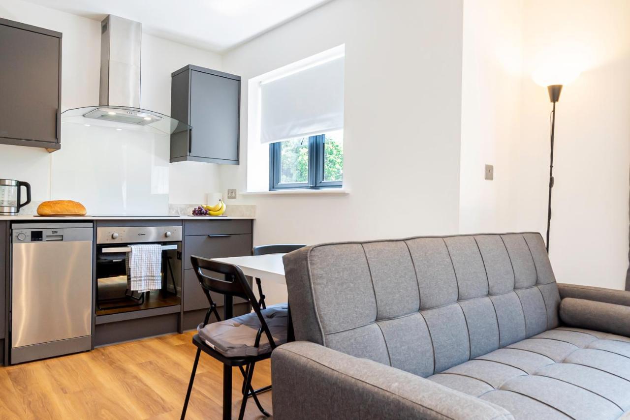 Shirley Apartments, 2 Bedroom, Sleeps Up To 6, New Build, 6 Min Drive To Cruise Ship Terminals And Centre Apartment *