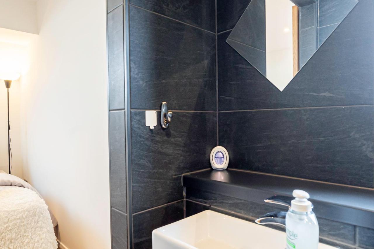 Shirley Apartments, 2 Bedroom, Sleeps Up To 6, New Build, 6 Min Drive To Cruise Ship Terminals And Centre