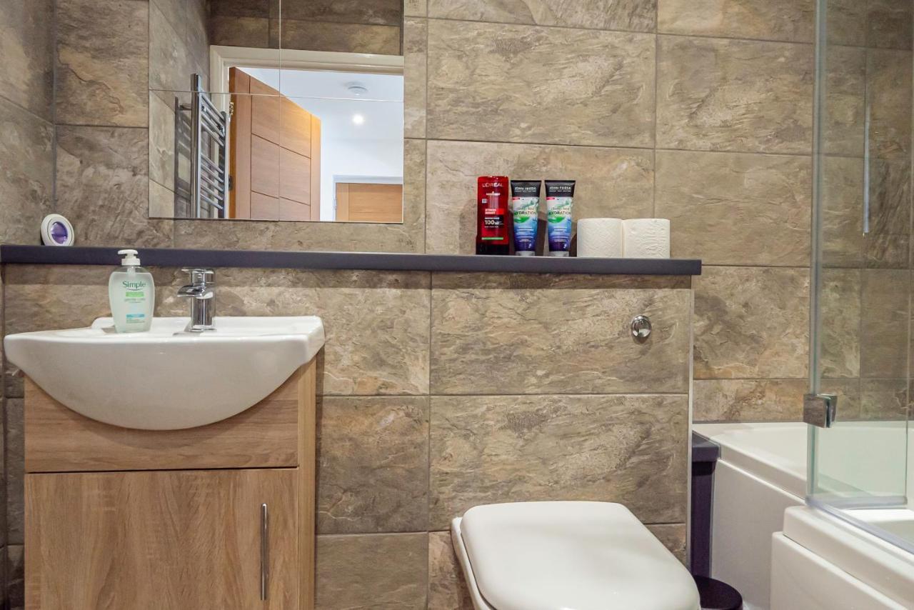 Shirley Apartments, 2 Bedroom, Sleeps Up To 6, New Build, 6 Min Drive To Cruise Ship Terminals And Centre Apartment