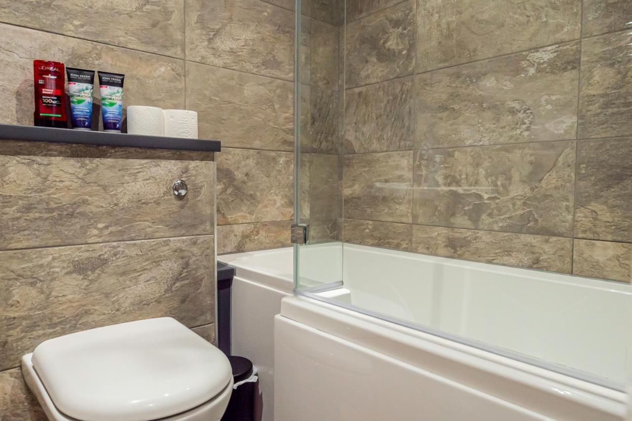 Shirley Apartments, 2 Bedroom, Sleeps Up To 6, New Build, 6 Min Drive To Cruise Ship Terminals And Centre Southampton