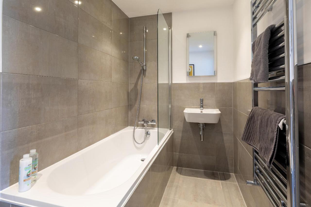 Apartment X-large Two Bedroom & Two Bathroom With Free Evening Parking Southampton