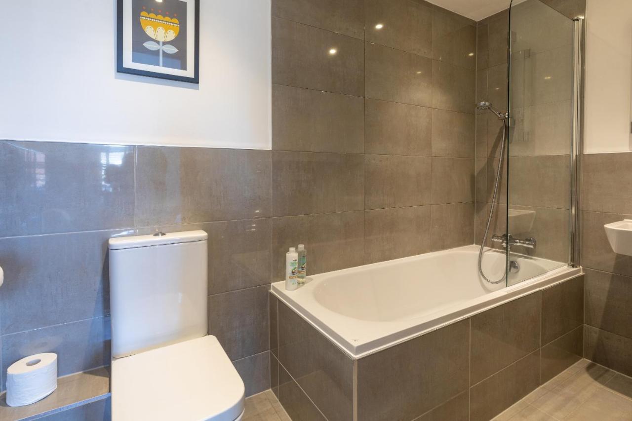 X-large Two Bedroom & Two Bathroom With Free Evening Parking Southampton