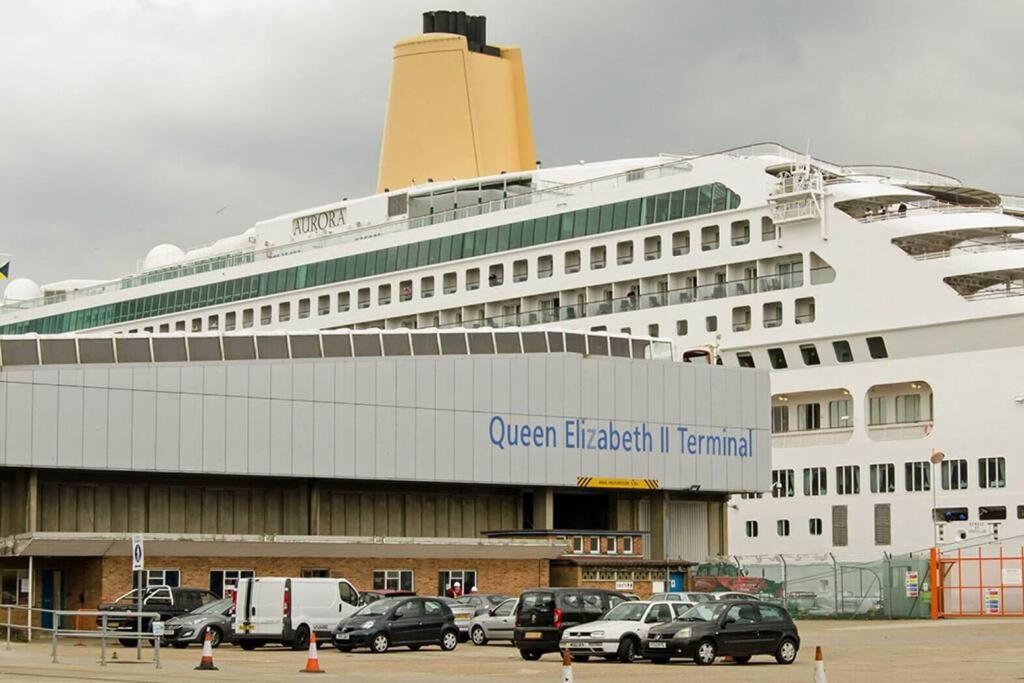 Stylish De-luxe In Southampton