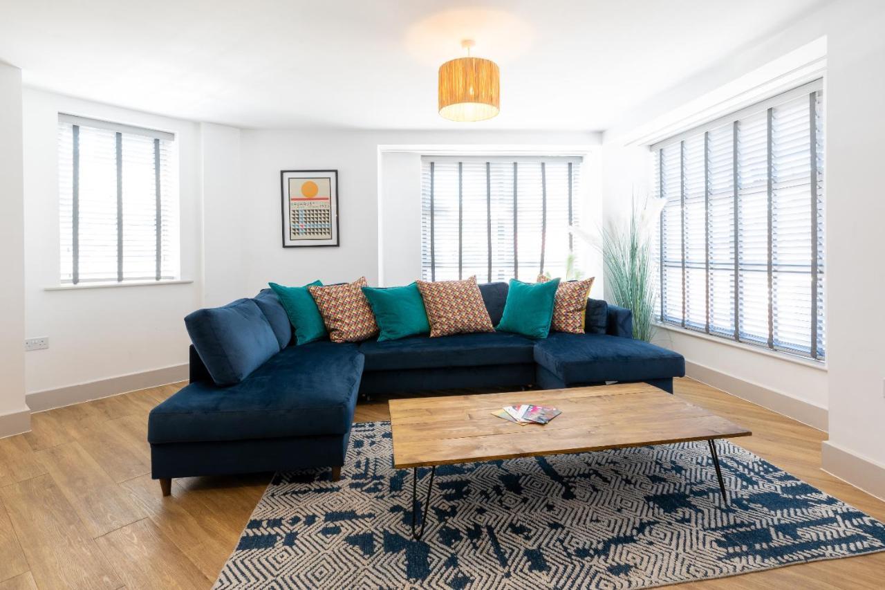 X-large Two Bedroom & Two Bathroom With Free Evening Parking Apartment *
