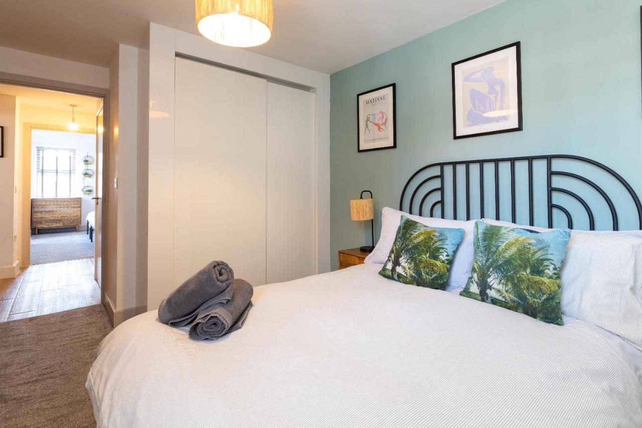 X-large Two Bedroom & Two Bathroom With Free Evening Parking * Southampton