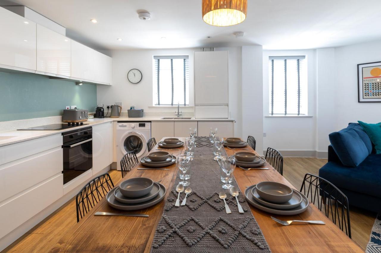 X-large Two Bedroom & Two Bathroom With Free Evening Parking