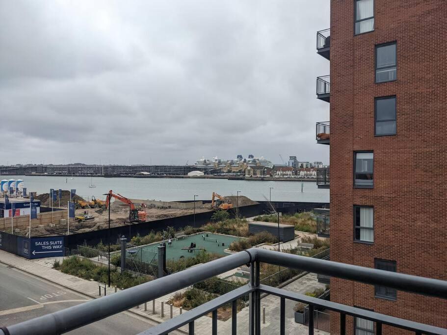 Homely 2 Bed Duplex With A River View *
