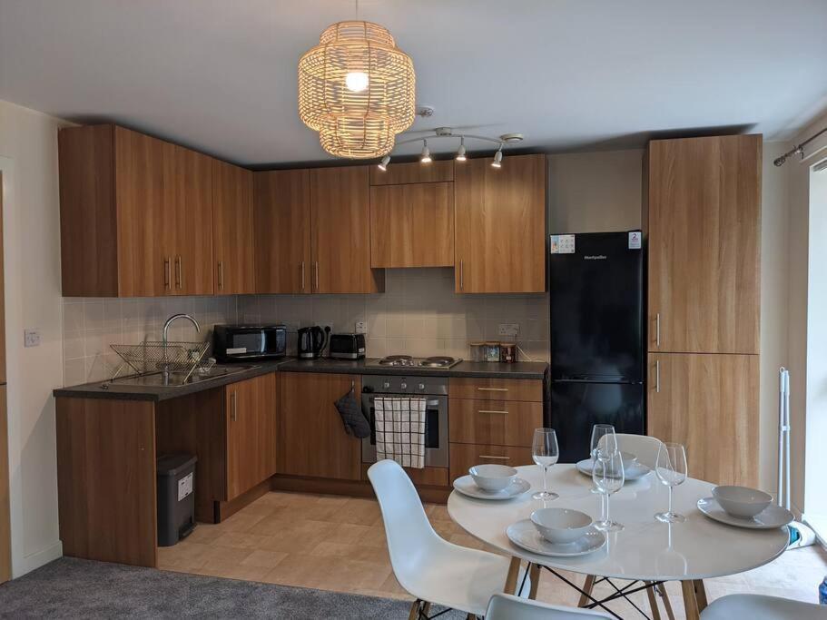 Homely 2 Bed Duplex With A River View Apartment *