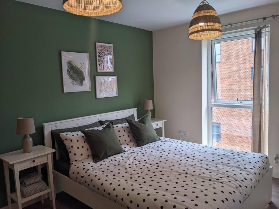 Homely 2 Bed Duplex With A River View *