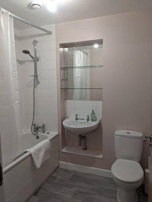 Homely 2 Bed Duplex With A River View Apartment