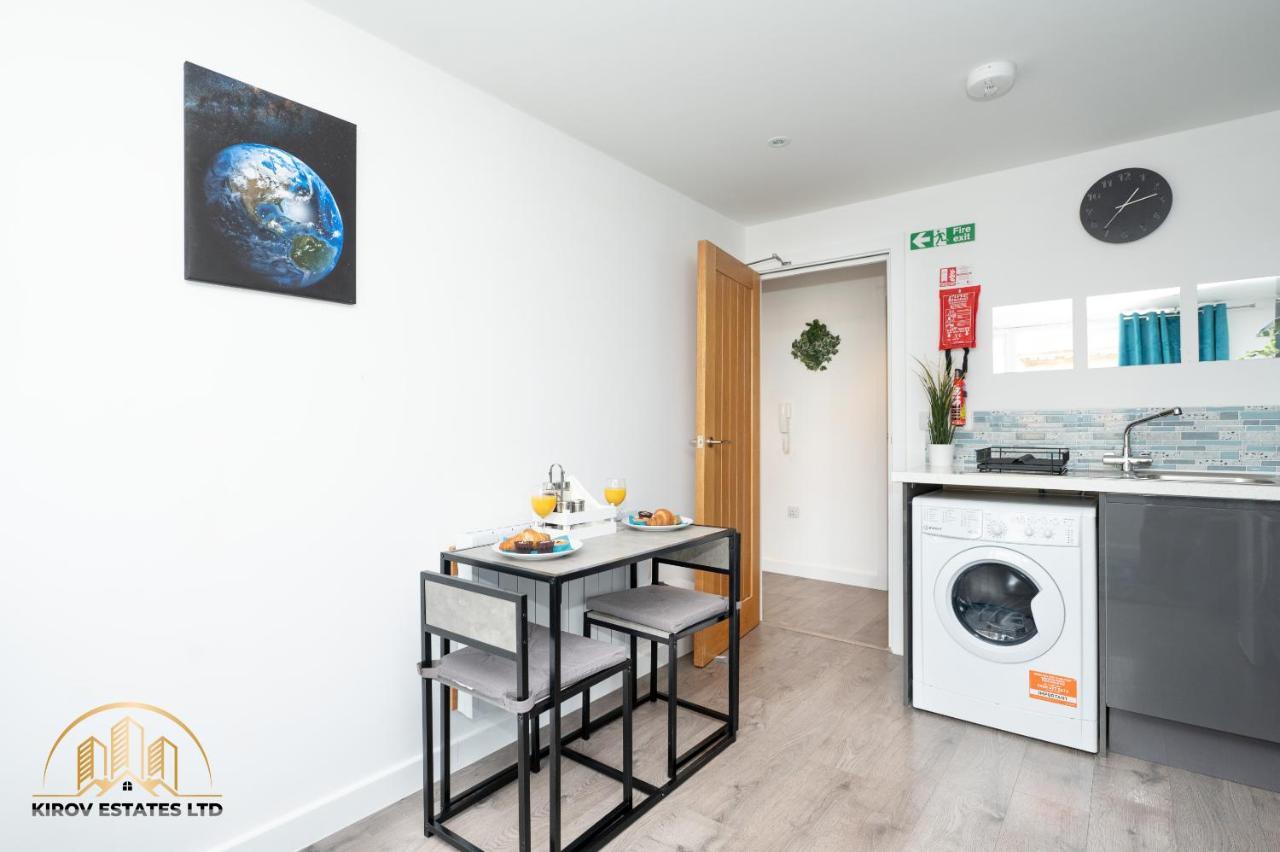 Atlas - The Pillar Of Town Apartment