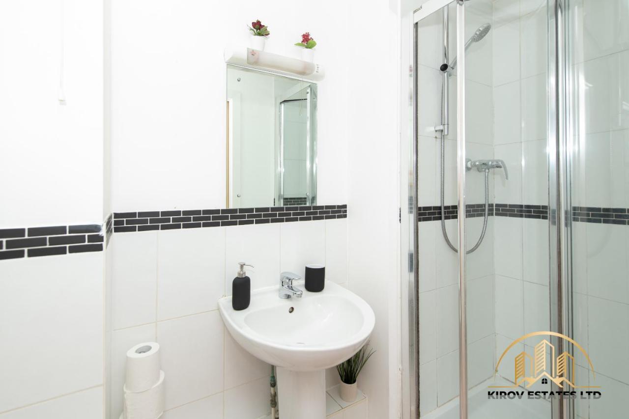 Aphrodite - The Lust Of Town Apartment Southampton