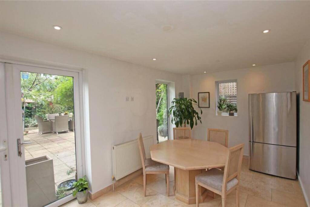 Holiday home Large & Spacious 5 Bedroom, 3.5 Bathroom House